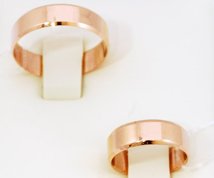 Обручальное кольцо плоское c алмазной фаской в красном золоте 60-01-1-10-162 фото