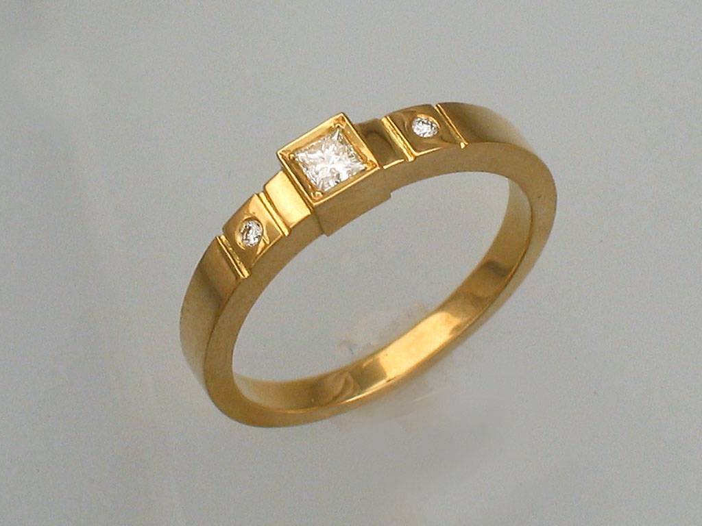 Кольцо из красного золота c бриллиантом 01К612377 фото