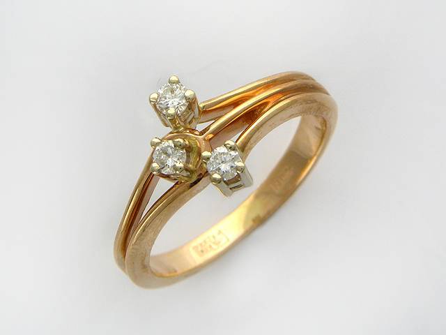 Кольцо из комбинированного золота c бриллиантом 32К660549 фото