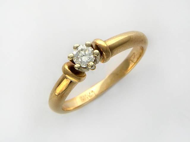 Кольцо из комбинированного золота c бриллиантом 32К660564 фото