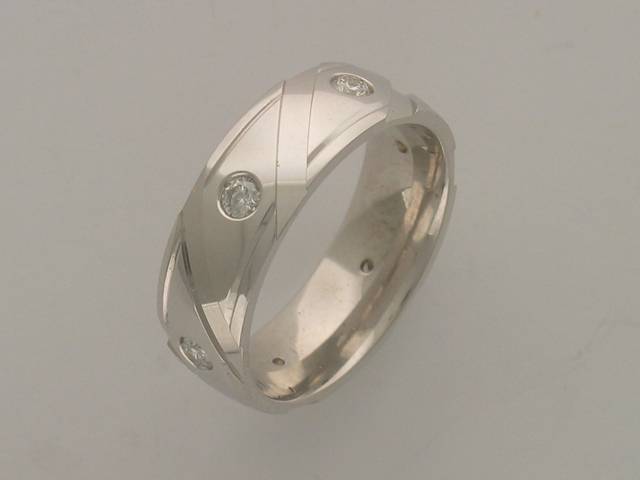 Обручальные кольца из трубы из белого золота c бриллиантом 