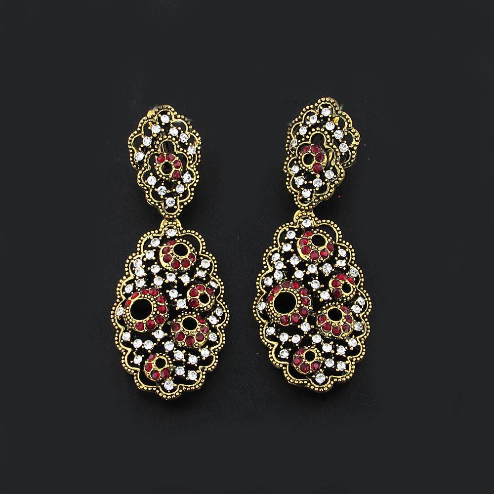 Серьги из бижутерии c кристаллом 