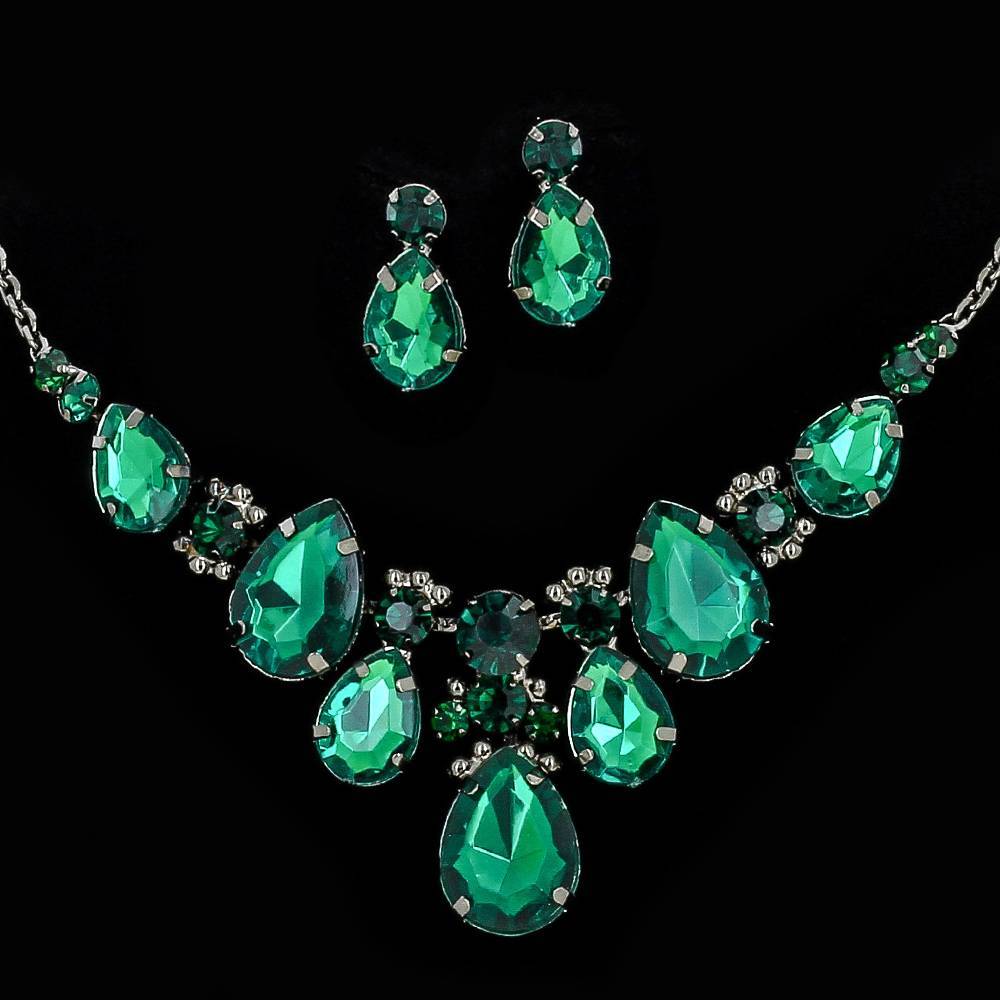 Комплект из бижутерии c кристаллом 