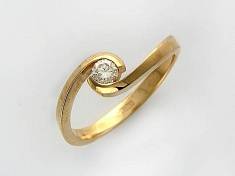 Кольцо из красного золота c бриллиантом 32к610463