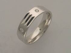 Обручальные кольца из трубы из белого золота c бриллиантом Г5К622040