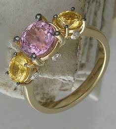 Кольцо из желтого золота c бриллиантом и сапфиром 01К6312293-2