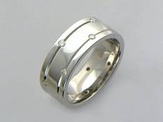 Обручальные кольца из трубы из белого золота c бриллиантом 01О620091