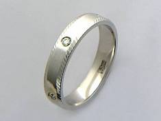 Обручальные кольца из трубы из белого золота c бриллиантом 01О620099