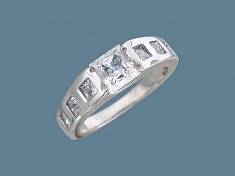 Кольцо из серебра c фианитом У15К150985