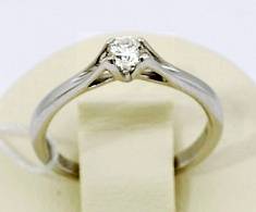 Кольцо с 1 бриллиантом из белого золота ВПК10-05