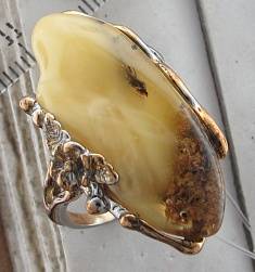 Кольцо из серебра c янтарём В4К450078-7ПЧ