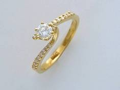 Кольцо из желтого золота c бриллиантом 01К643675